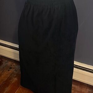 Leslie Fay Classic Black Pencil Skirt
